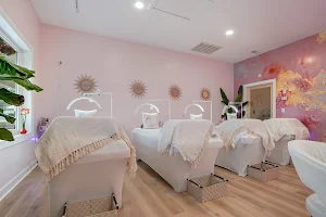 Iconic Lash Studio image