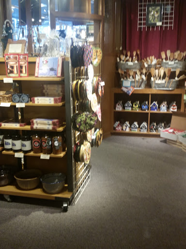 Gourmet Grocery Store «NW Food & Gifts», reviews and photos, 445 NE 3rd St, McMinnville, OR 97128, USA