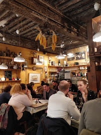 Atmosphère du Restaurant Les Ventres Jaunes à Lyon - n°13