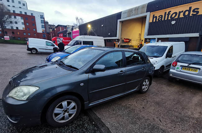 Halfords Autocentre Liverpool (Erskine) - Auto repair shop