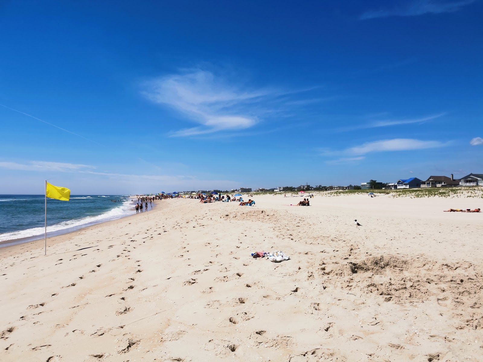 Jersey Shore Beach的照片 带有明亮的沙子表面