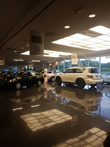 Nissan Dealer «John Amato Nissan», reviews and photos, 5200 N Port Washington Rd, Glendale, WI 53217, USA