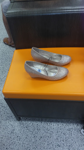 Clothing Store «Ross Dress for Less», reviews and photos, 2505 NW Federal Hwy, Stuart, FL 34994, USA