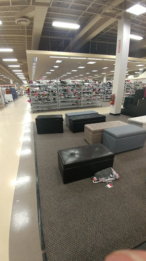 Shopping Mall «Southland Shopping Center», reviews and photos, 6944 W 130th St, Middleburg Heights, OH 44130, USA