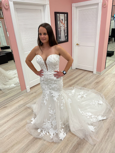 Bridal Shop «Facchianos Bridal and Formal Attire», reviews and photos, 4910 W Kenosha St, Broken Arrow, OK 74012, USA
