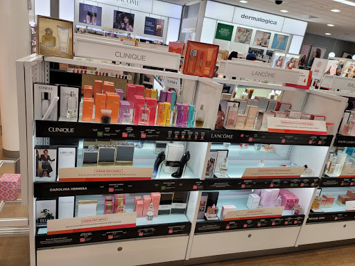 Cosmetics Store «Ulta Beauty», reviews and photos, 2155 W 22nd St #7, Oak Brook, IL 60523, USA