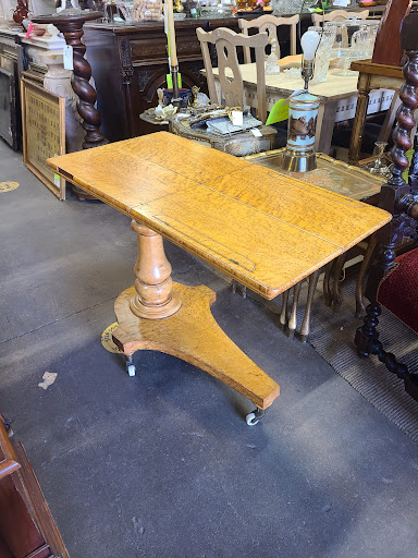 Antique Furniture Store «Lots of Furniture Antiques Warehouse», reviews and photos, 910 N Riverfront Blvd, Dallas, TX 75207, USA