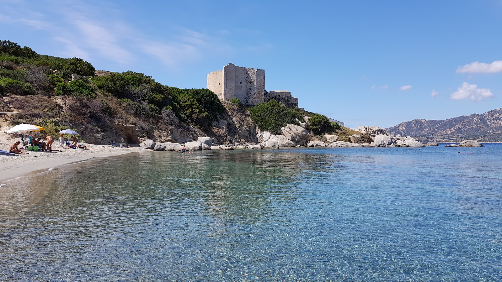 Fotografija Spiaggia della Fortezza z modra čista voda površino