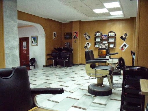 Sanchez Torres Peluqueros (Rafael). Salón de peluquería masculina, Barbería.