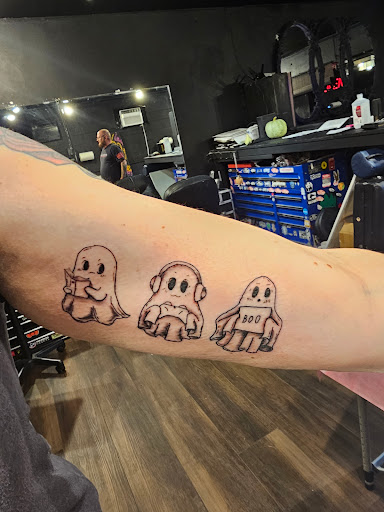 Explore snapdragon tattoo ideas, creative tattoo ideas in Maryville, available at Distinked Tattoo
