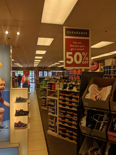 Shoe Store «Famous Footwear», reviews and photos, 211 NE Englewood Rd, Kansas City, MO 64118, USA