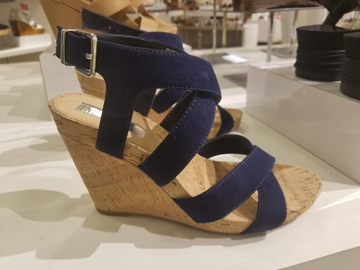 Stores to buy women's flat sandals Pittsburgh