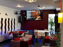 Atmosphère du Restaurant La Régalade cuisine française&Italienne, produits frais, fait maison, karaoke, soirée dansante et soirée à thème à La Seyne-sur-Mer - n°6