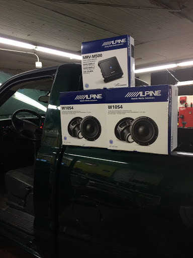 Car Stereo Store «Soundbytes Automotive Electronics,Inc», reviews and photos, 328 W N Ave, Northlake, IL 60164, USA