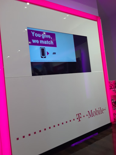 Cell Phone Store «T-Mobile», reviews and photos, 180 Woodstock Square Ave #920, Woodstock, GA 30189, USA