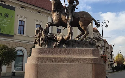 Statuia Sfântul Gheorghe image