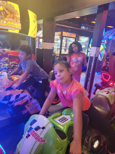 Bowling Alley «Bowlero Wallington», reviews and photos, 299 Paterson Ave, Wallington, NJ 07057, USA