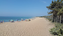 Spiaggia d'Ayala'in fotoğrafı düz ve uzun ile birlikte