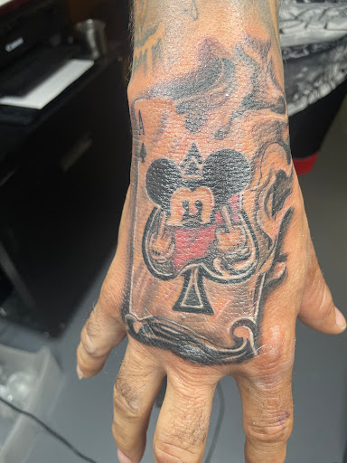 Explore twin tattoos ideas, creative tattoo ideas in Naples, available at IndigenousTinta tattoo studio