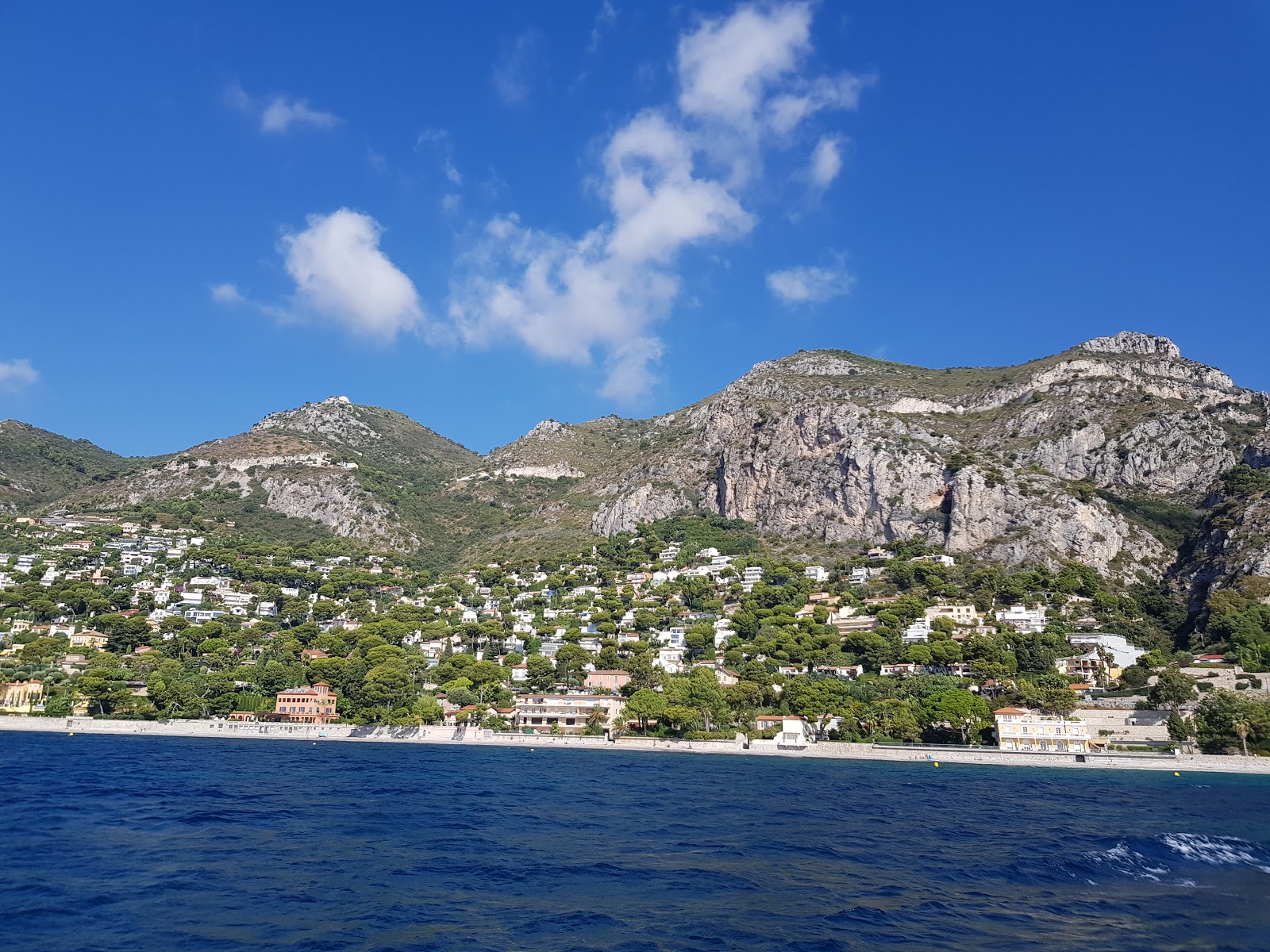 Zdjęcie Plaża w Eze-sur-Mer z przestronna plaża