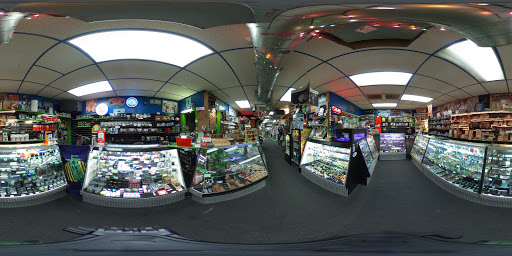 Tobacco Shop «Knuckleheads Tobacco & Gifts», reviews and photos, 550 State St, Madison, WI 53703, USA