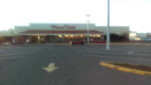Grocery Store «Winn-Dixie», reviews and photos, 5802 54th Ave N, Kenneth City, FL 33709, USA