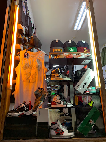 Opiniones de Sneakers.brands en Otavalo - Tienda de ropa