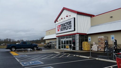 Tractor Supply Co., 2648 Coweeman Park Dr, Kelso, WA 98626, USA, 