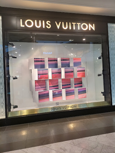 Louis Vuitton White Plains Westchester image 10