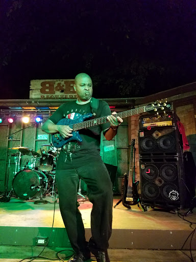 Live Music Venue «B&B Backyard», reviews and photos, 2134 N Kansas Ave, Topeka, KS 66608, USA