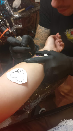 Tattoo Shop «Twisted Heart Tattoo», reviews and photos, 936 N Federal Hwy, Hollywood, FL 33020, USA