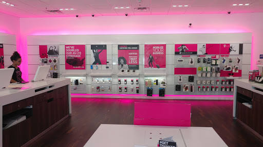 Cell Phone Store «T-Mobile», reviews and photos, 5800 Northgate Dr #45, San Rafael, CA 94903, USA