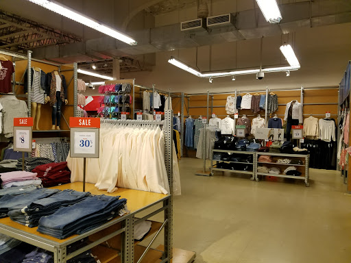 Clothing Store «Old Navy», reviews and photos, 3115 SW Cedar Hills Blvd, Beaverton, OR 97005, USA