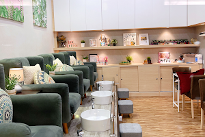 YOUNG Waxing & Nails - Midvalley JB (Level 2 Outlet) image