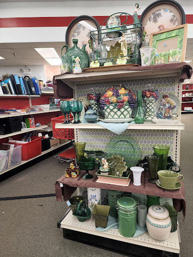 Thrift Store «The Salvation Army Family Store & Donation Center», reviews and photos