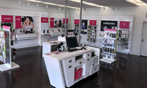 Cell Phone Store «T-Mobile», reviews and photos, 144 Chartley Dr, Reisterstown, MD 21136, USA