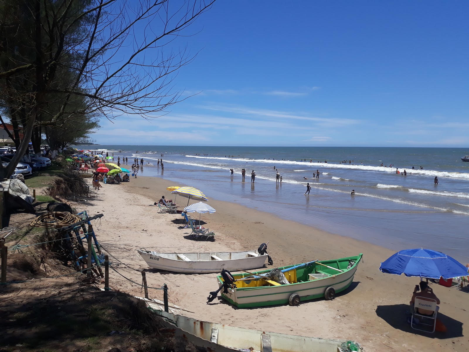 瓜辛迪巴海滩的照片 带有碧绿色水表面