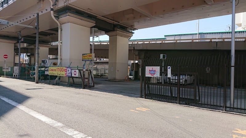 大阪市立 十三駐車場(南側)
