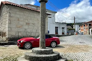 Pillory of Lordelo image