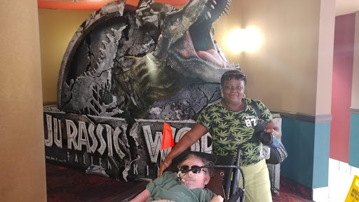 Movie Theater «Regal Cinemas Magnolia Place 16», reviews and photos, 9645 Westview Dr, Coral Springs, FL 33076, USA