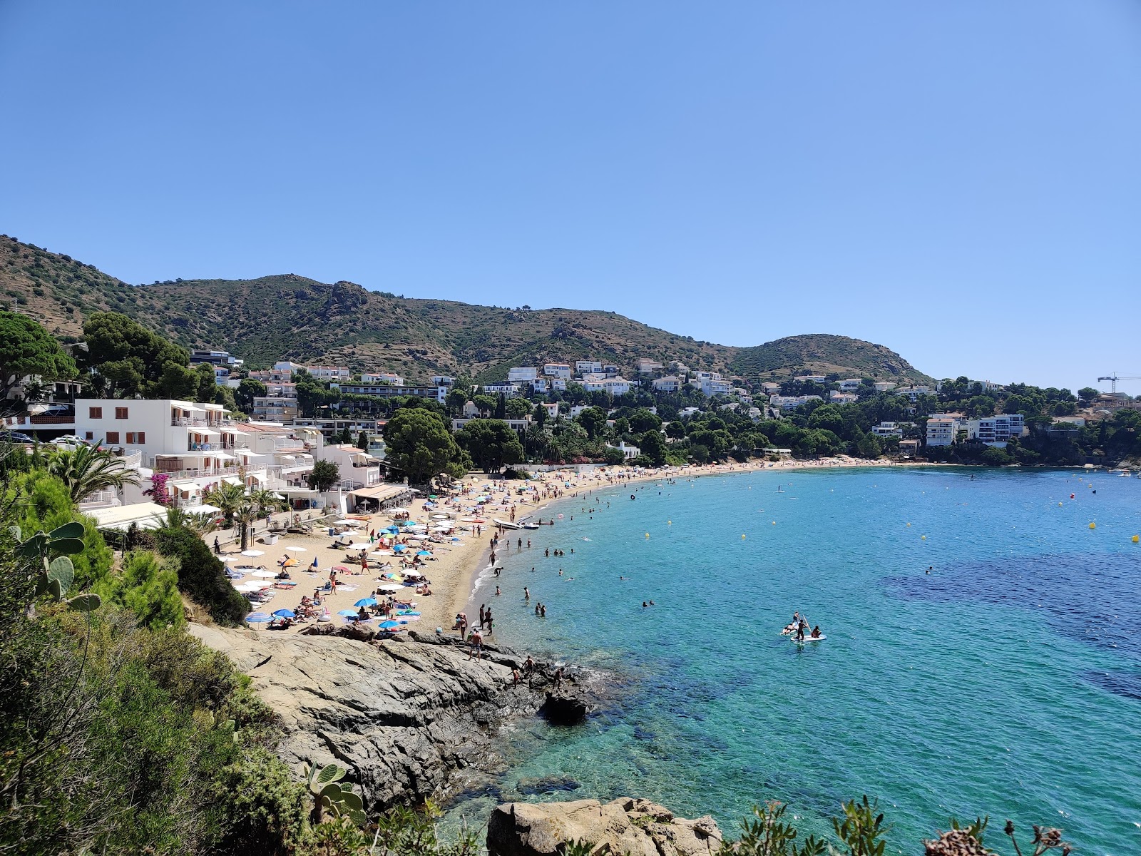 Foto di Spiaggia di Almadrava e l'insediamento