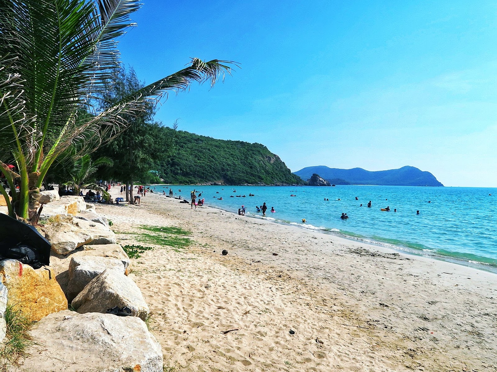 Foto av Nam Sai Beach med lång rak strand