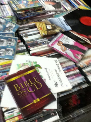 Thrift Store «Goodwill Ocala Superstore Adjacent to Paddock Mall», reviews and photos, 2830 SW 27th Ave, Ocala, FL 34471, USA