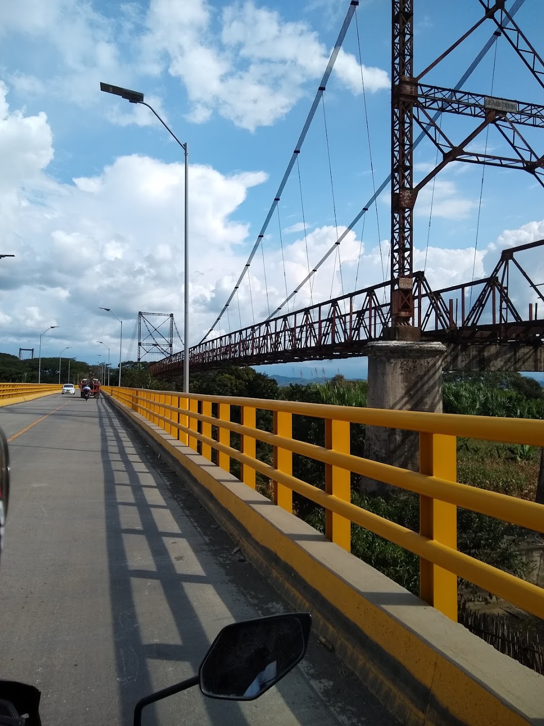 Puente Sobre El Rio Cauca