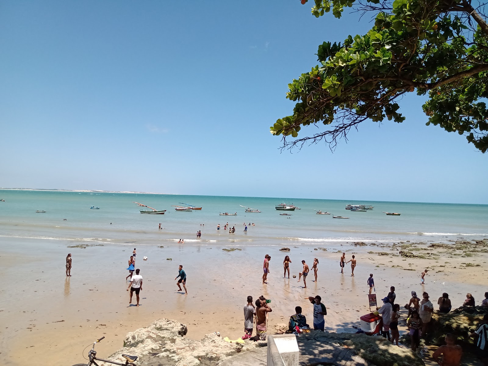 Foto van Praia da Bica en de nederzetting