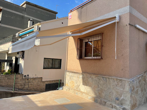Ferrer y Ponce – Cortinas, Toldos y Tapizados – (L’Hospitalet de Llobregat)