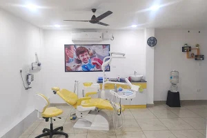 DENTAL SOLUTIONS, multi-speciality dental clinic image