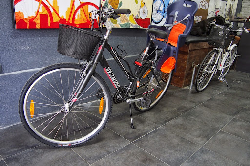פול פוזישן השכרה וסיורי אופניים Pole Position TLV Electric and city bike rental