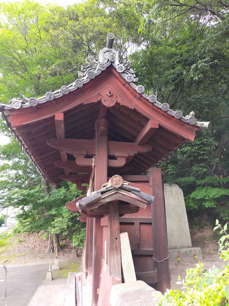 旧阿部神社(勇鷹神社)・赤門