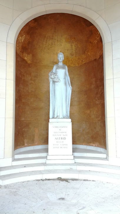 Monument aan Koningin Astrid photo